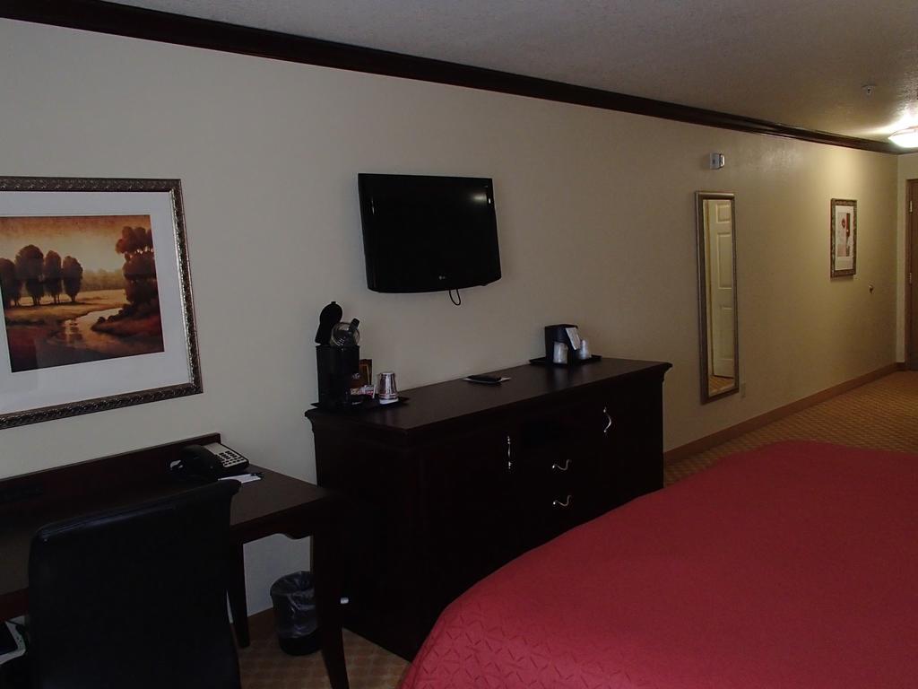 Hotel Country & By Radisson, Beach, Tx