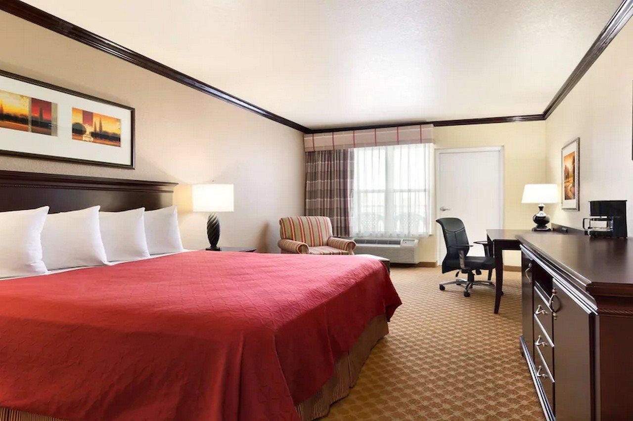 Hotel Country & By Radisson, Beach, Tx Galveston