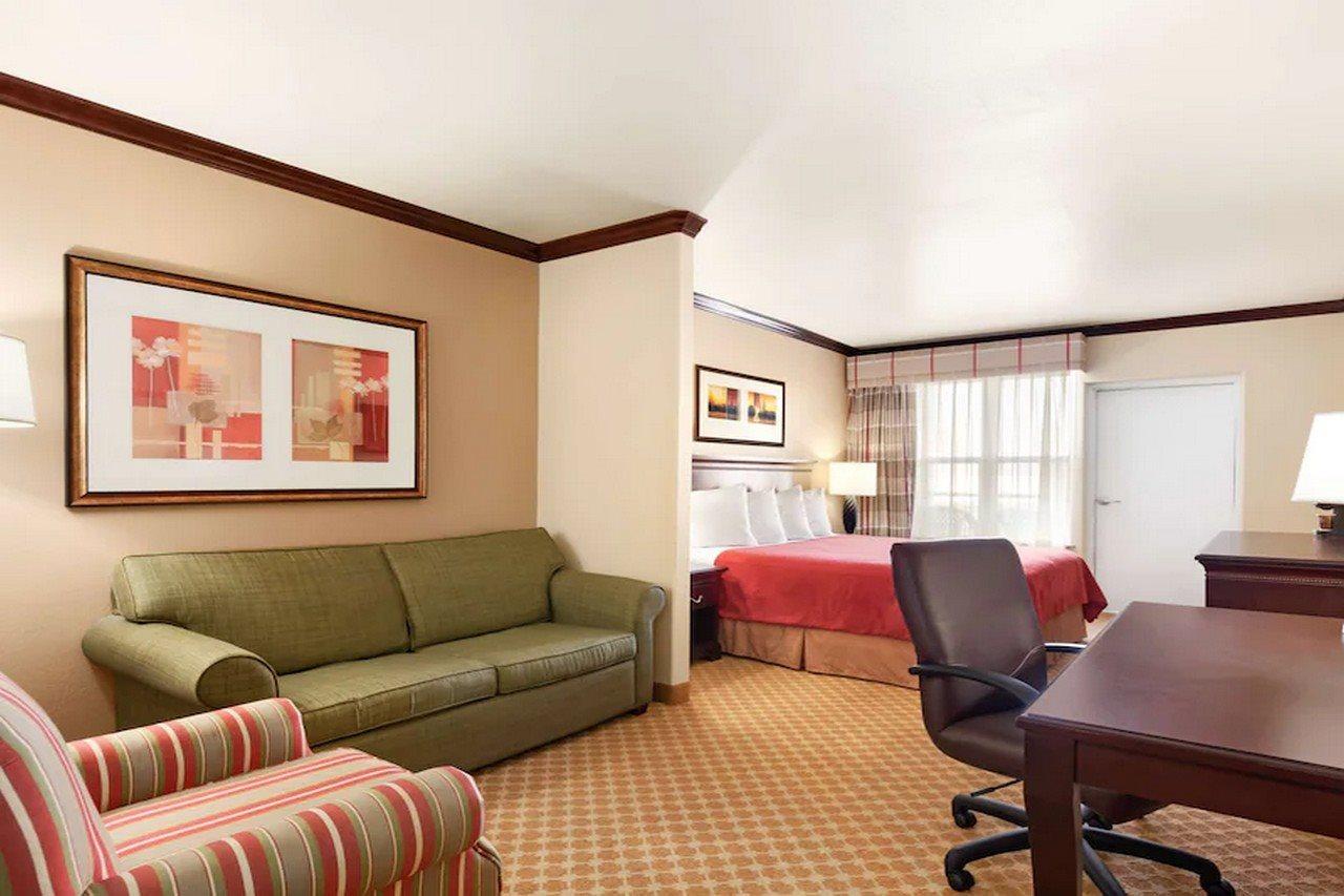 Country & By Radisson, Beach, Tx Hotel 3*